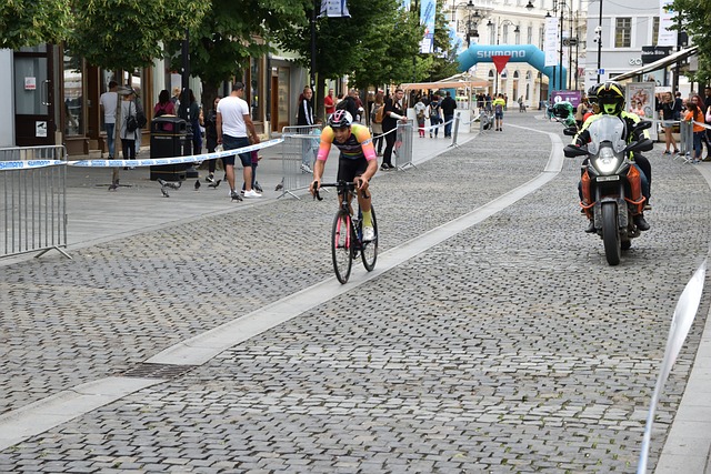 更是一种坚 更是一种坚